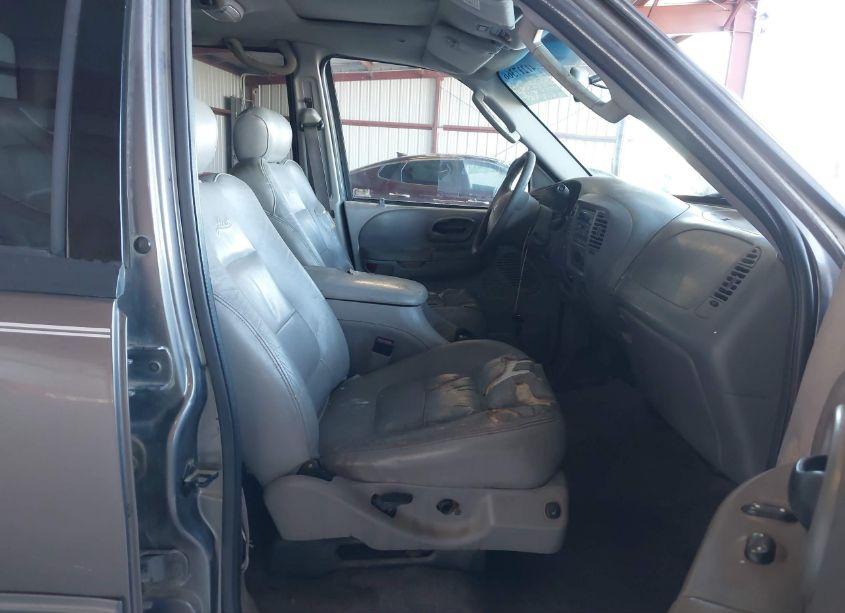 Photo 5 of 2002 Ford F-150 LARIAT/XLT (VIN 1FTRW07L12KE28303)