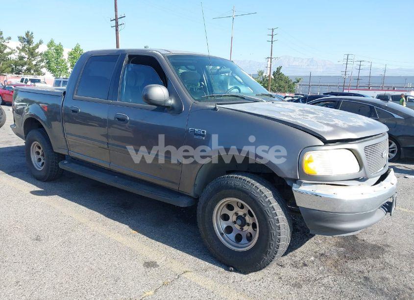 2003 Ford F-150 LARIAT/XLT (VIN 1FTRW07L23KA20474) main photo