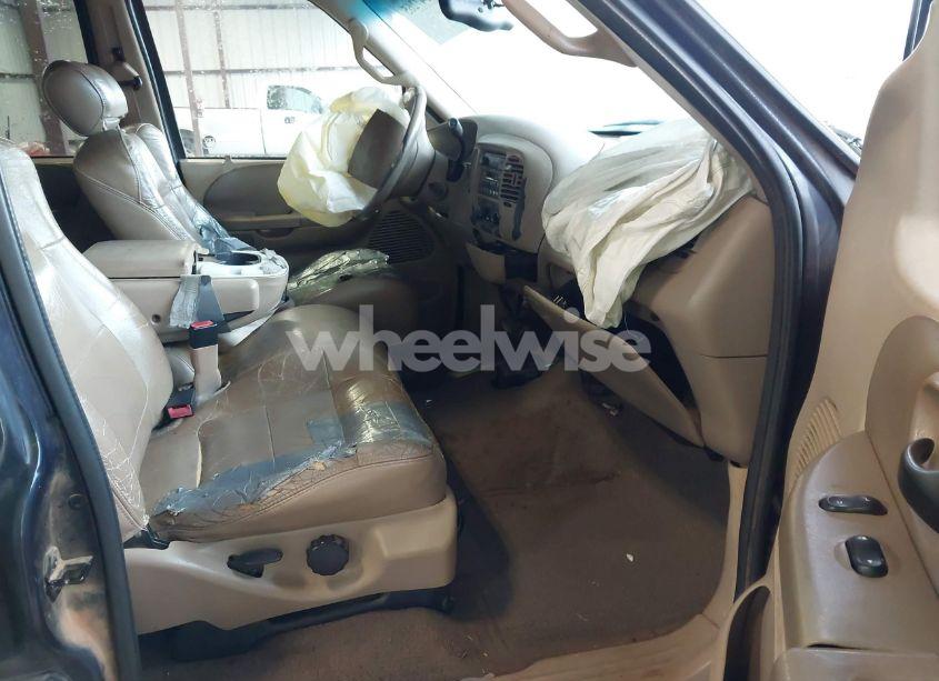 Photo 5 of 2001 Ford F-150 HARLEY-DAVIDSON EDITION/KING RANCH EDITION/LARIAT/XLT (VIN 1FTRW07L31KB49885)