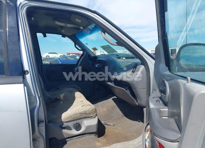 Photo 5 of 2001 Ford F-150 HARLEY-DAVIDSON EDITION/KING RANCH EDITION/LARIAT/XLT (VIN 1FTRW07L31KC43541)