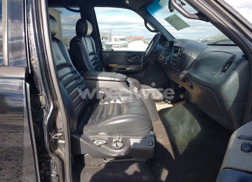 Photo 5 of 2001 Ford F-150 HARLEY-DAVIDSON EDITION/KING RANCH EDITION/LARIAT/XLT (VIN 1FTRW07L41KB38491)