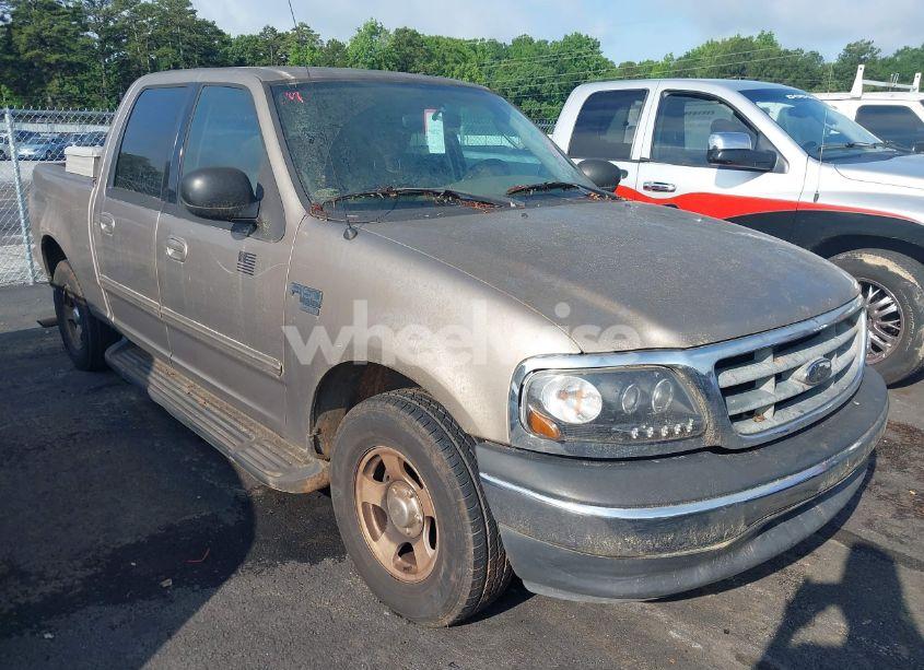 2003 Ford F-150 LARIAT/XLT (VIN 1FTRW07L43KA58773) main photo