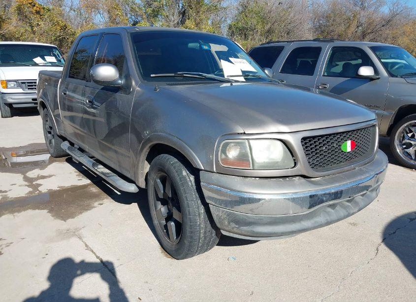 2003 Ford F-150 LARIAT/XLT (VIN 1FTRW07L43KB72322) main photo
