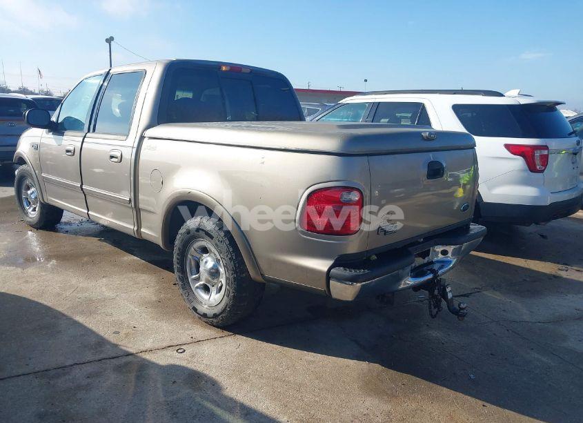 Photo 3 of 2001 Ford F-150 HARLEY-DAVIDSON EDITION/KING RANCH EDITION/LARIAT/XLT (VIN 1FTRW07L51KB67594)