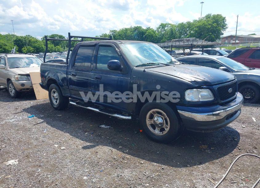 2003 Ford F-150 LARIAT/XLT (VIN 1FTRW07L53KA75386) main photo