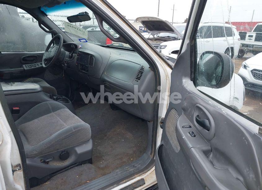 Photo 5 of 2001 Ford F-150 HARLEY-DAVIDSON EDITION/KING RANCH EDITION/LARIAT/XLT (VIN 1FTRW07L61KB86414)