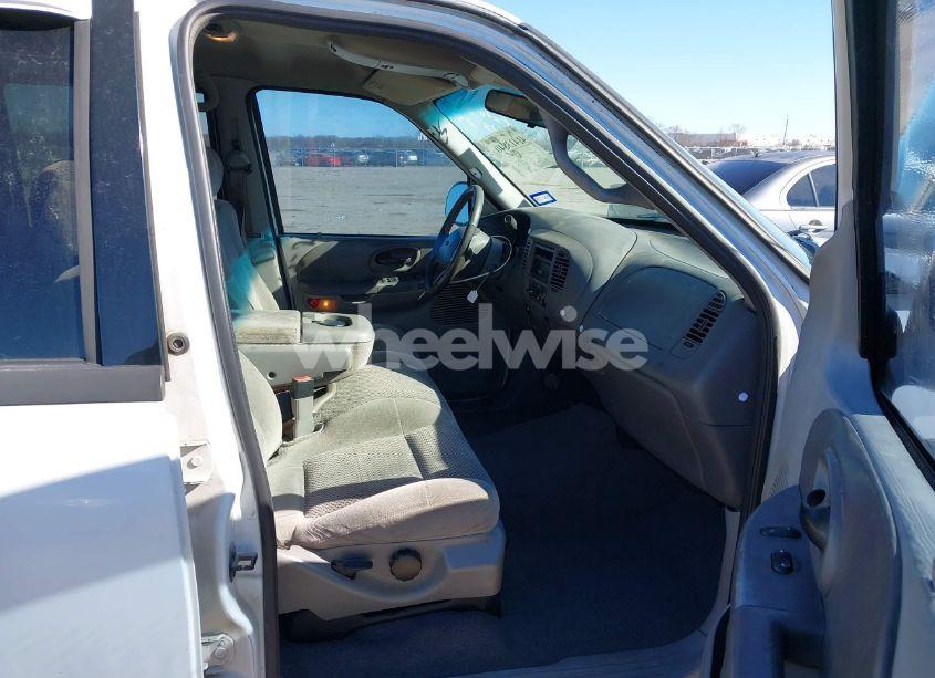 Photo 5 of 2001 Ford F-150 HARLEY-DAVIDSON EDITION/KING RANCH EDITION/LARIAT/XLT (VIN 1FTRW07L61KB96831)