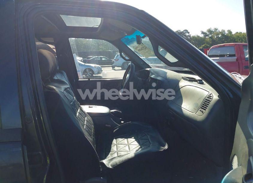 Photo 5 of 2001 Ford F-150 HARLEY-DAVIDSON EDITION/KING RANCH EDITION/LARIAT/XLT (VIN 1FTRW07L61KC53030)