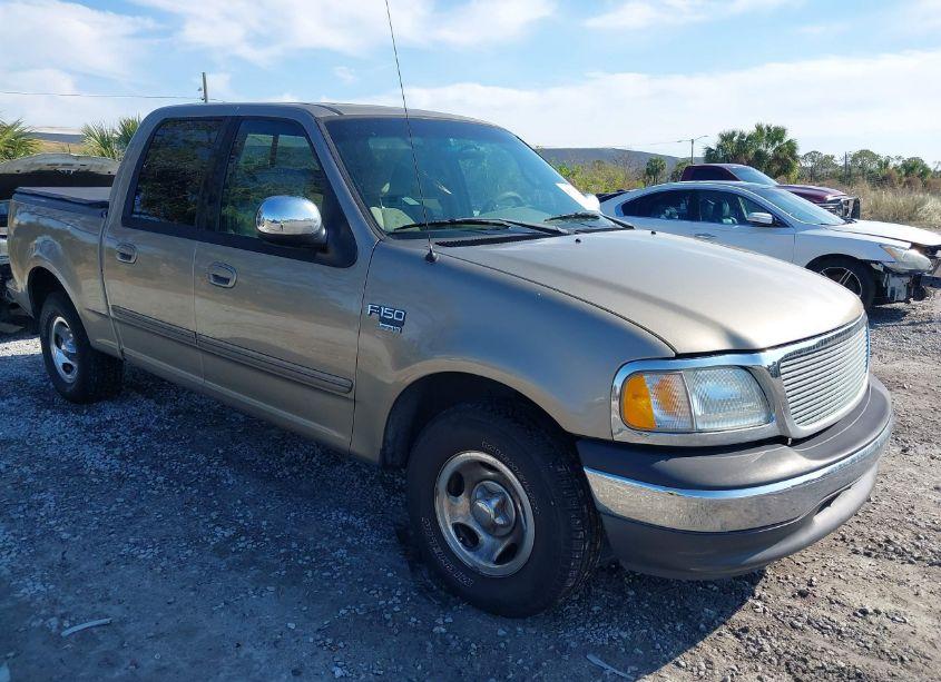 2002 Ford F-150 LARIAT/XLT (VIN 1FTRW07L62KB82526) main photo