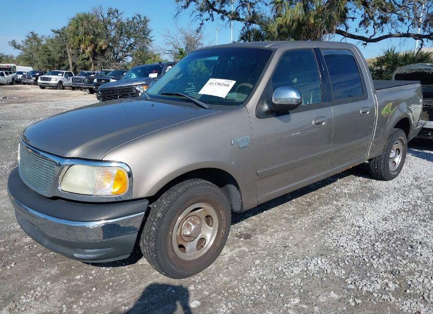 Photo 2 of 2002 Ford F-150 LARIAT/XLT (VIN 1FTRW07L62KB82526)