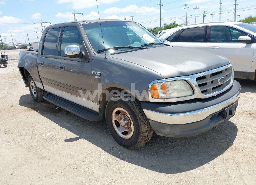 2002 Ford F-150 LARIAT/XLT (VIN 1FTRW07L62KB91999) main photo