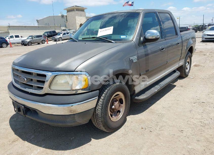 Photo 2 of 2002 Ford F-150 LARIAT/XLT (VIN 1FTRW07L62KB91999)