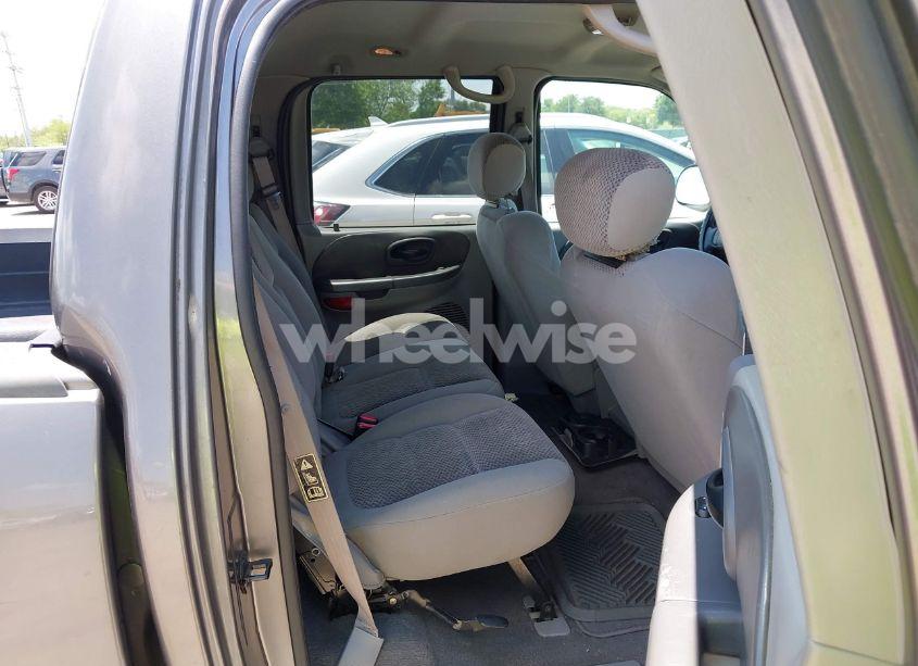 Photo 8 of 2002 Ford F-150 LARIAT/XLT (VIN 1FTRW07L62KB91999)