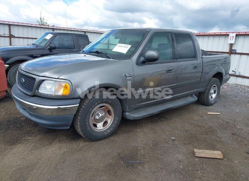 Photo 2 of 2003 Ford F-150 LARIAT/XLT (VIN 1FTRW07L63KC37168)