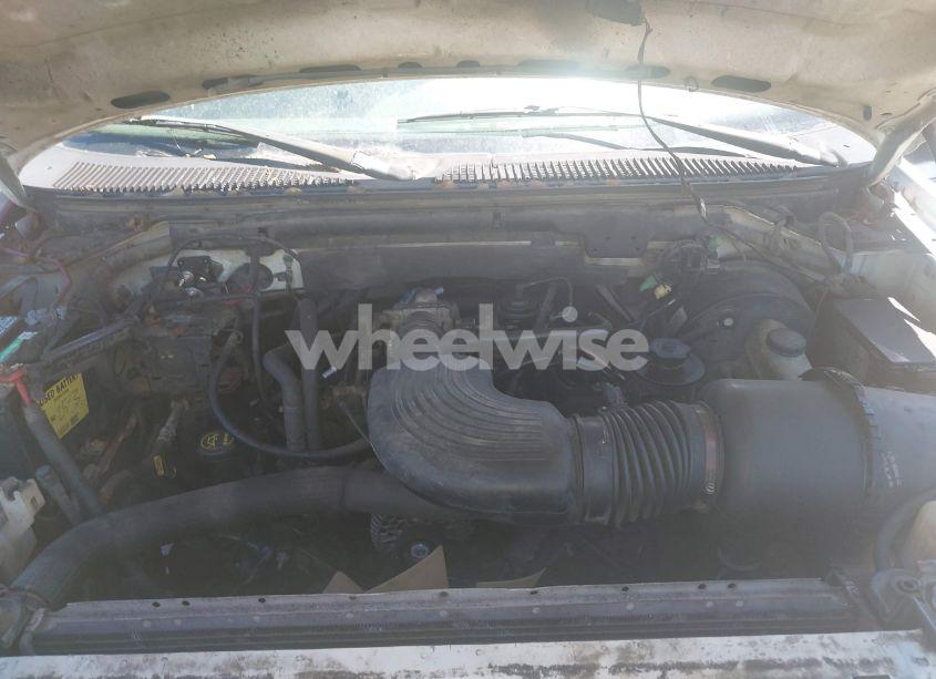 Photo 10 of 2002 Ford F-150 LARIAT/XLT (VIN 1FTRW07L72KB62365)
