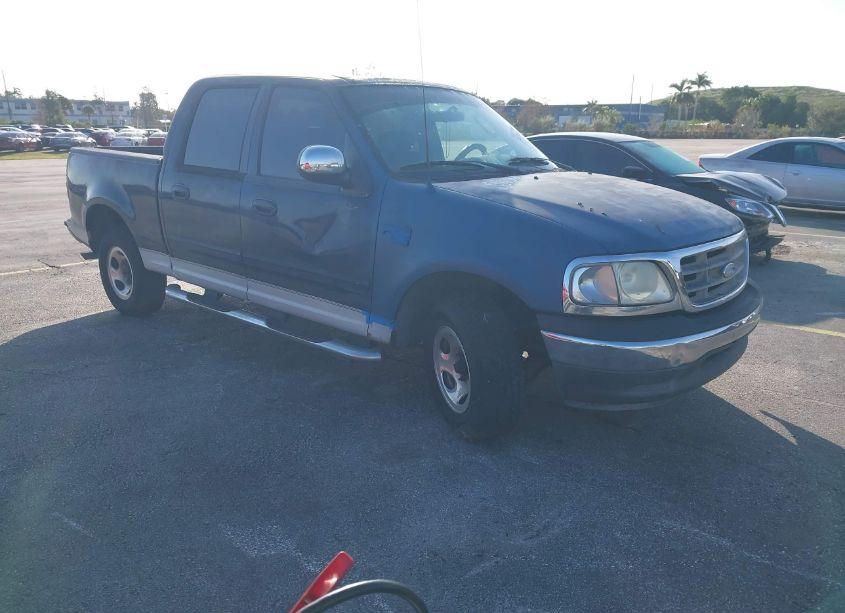 2002 Ford F-150 LARIAT/XLT (VIN 1FTRW07L82KD05954) main photo