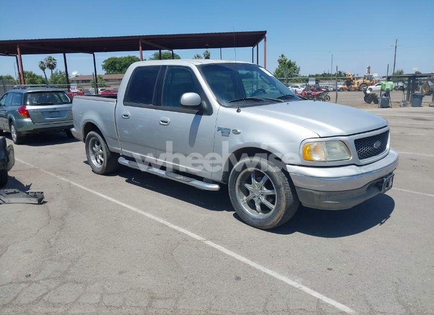 2003 Ford F-150 LARIAT/XLT (VIN 1FTRW07LX3KC37027) main photo