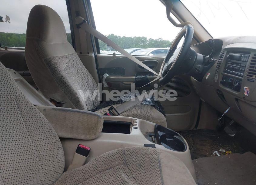 Photo 5 of 2001 Ford F-150 HARLEY-DAVIDSON EDITION/KING RANCH EDITION/LARIAT/XLT (VIN 1FTRW07W71KE07190)