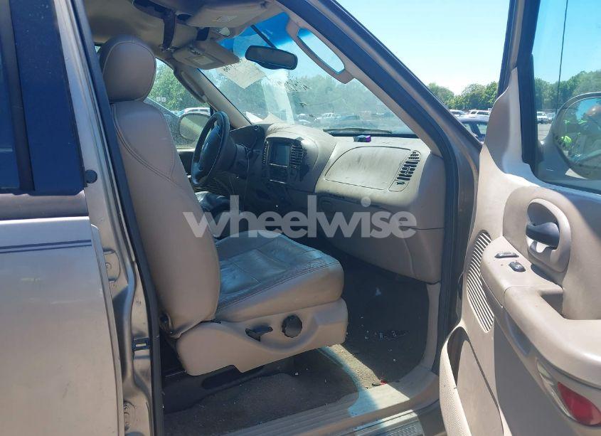 Photo 5 of 2002 Ford F-150 LARIAT/XLT (VIN 1FTRW08632KE29963)