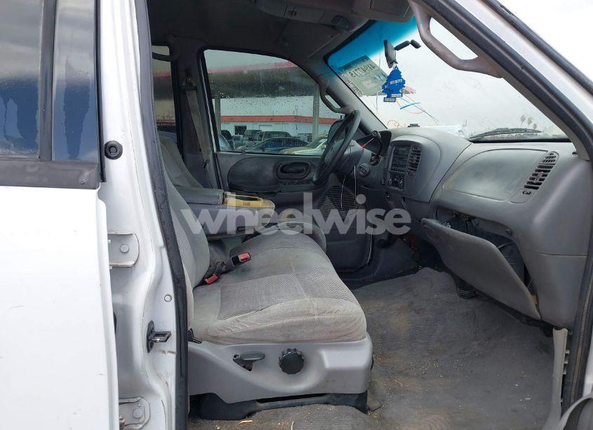 Photo 5 of 2001 Ford F-150 KING RANCH EDITION/LARIAT/XLT (VIN 1FTRW08671KB98354)