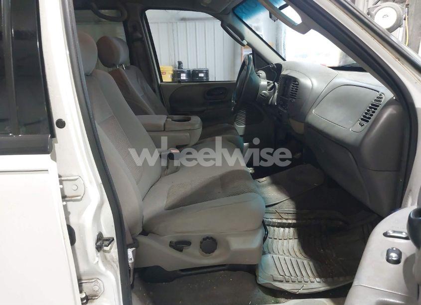 Photo 5 of 2003 Ford F-150 LARIAT/XLT (VIN 1FTRW08L03KC47998)