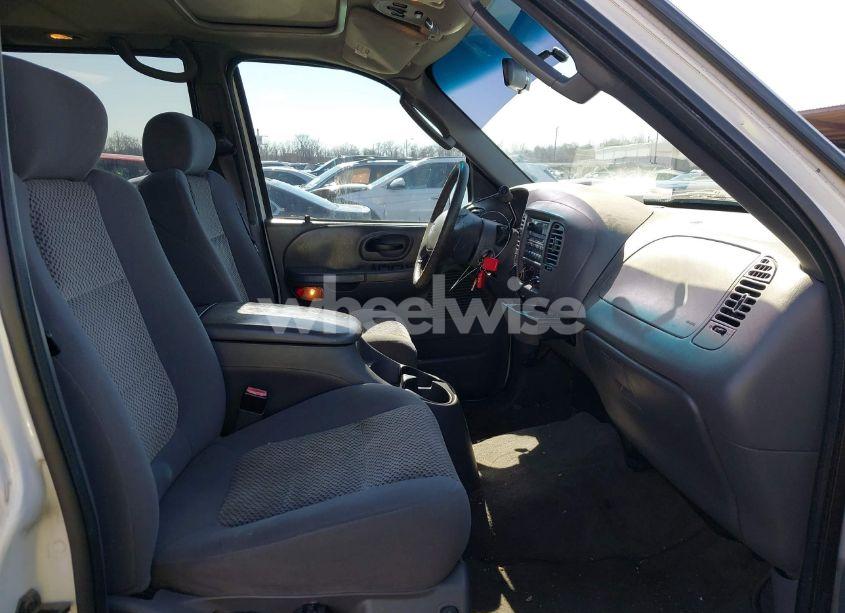 Photo 5 of 2003 Ford F-150 LARIAT/XLT (VIN 1FTRW08L23KA28573)