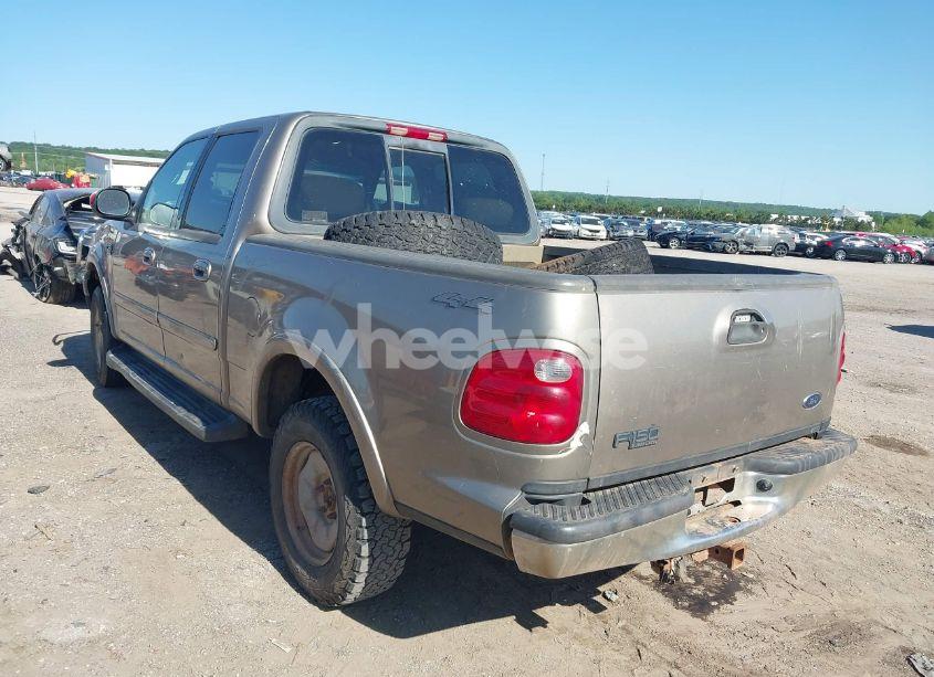 Photo 3 of 2002 Ford F-150 LARIAT/XLT (VIN 1FTRW08L32KB81767)