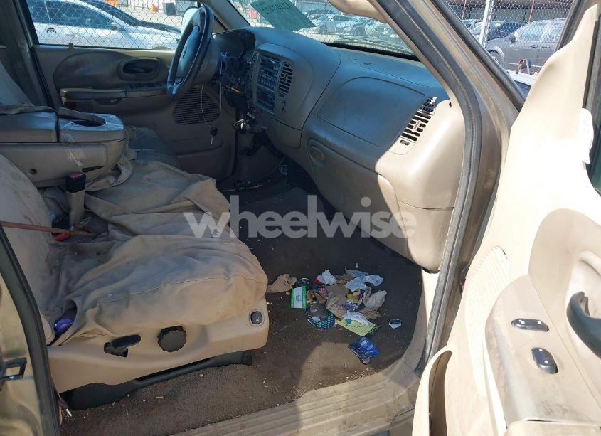 Photo 5 of 2002 Ford F-150 LARIAT/XLT (VIN 1FTRW08L32KB81767)