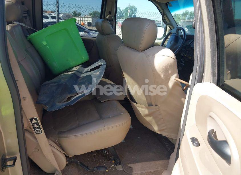 Photo 8 of 2002 Ford F-150 LARIAT/XLT (VIN 1FTRW08L32KB81767)