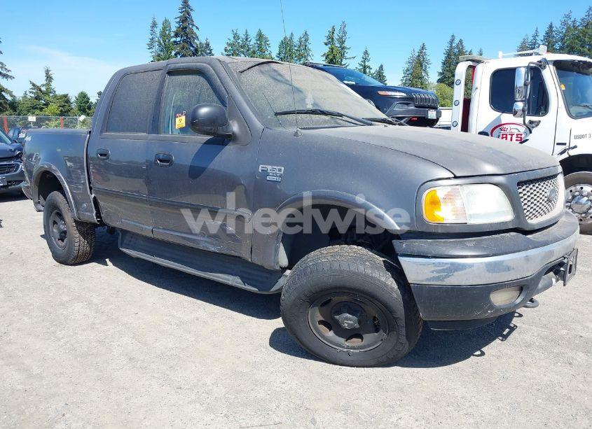 2002 Ford F-150 LARIAT/XLT (VIN 1FTRW08L32KE11792) main photo