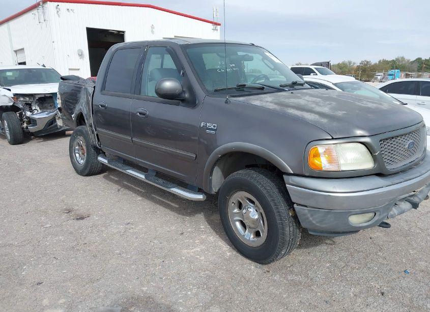 2003 Ford F-150 LARIAT/XLT (VIN 1FTRW08L33KC77545) main photo