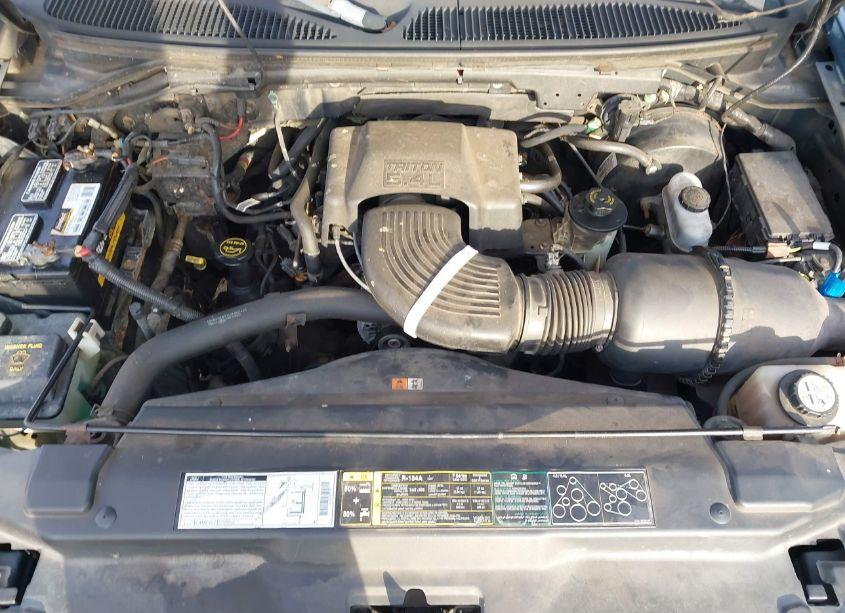 Photo 10 of 2002 Ford F-150 LARIAT/XLT (VIN 1FTRW08L42KA27861)