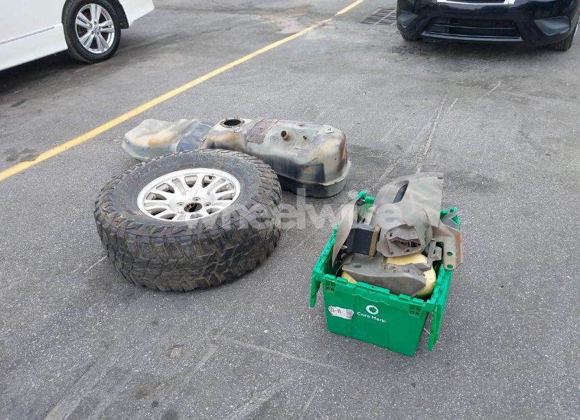 Photo 11 of 2002 Ford F-150 LARIAT/XLT (VIN 1FTRW08L42KE05595)