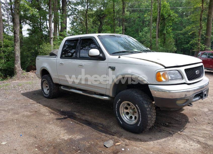 2002 Ford F-150 LARIAT/XLT (VIN 1FTRW08L42KE08108) main photo