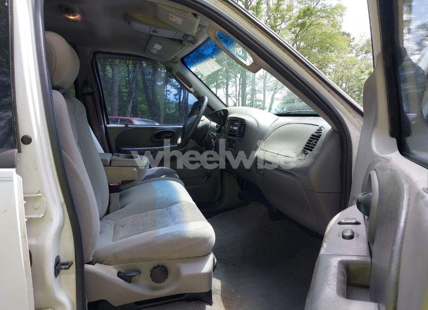 Photo 5 of 2002 Ford F-150 LARIAT/XLT (VIN 1FTRW08L42KE08108)