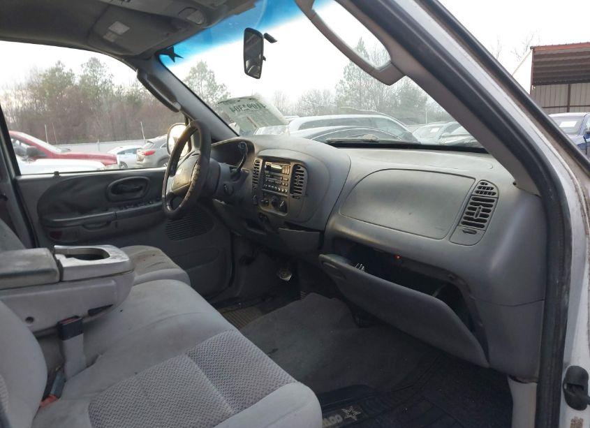 Photo 5 of 2002 Ford F-150 LARIAT/XLT (VIN 1FTRW08L52KE26259)