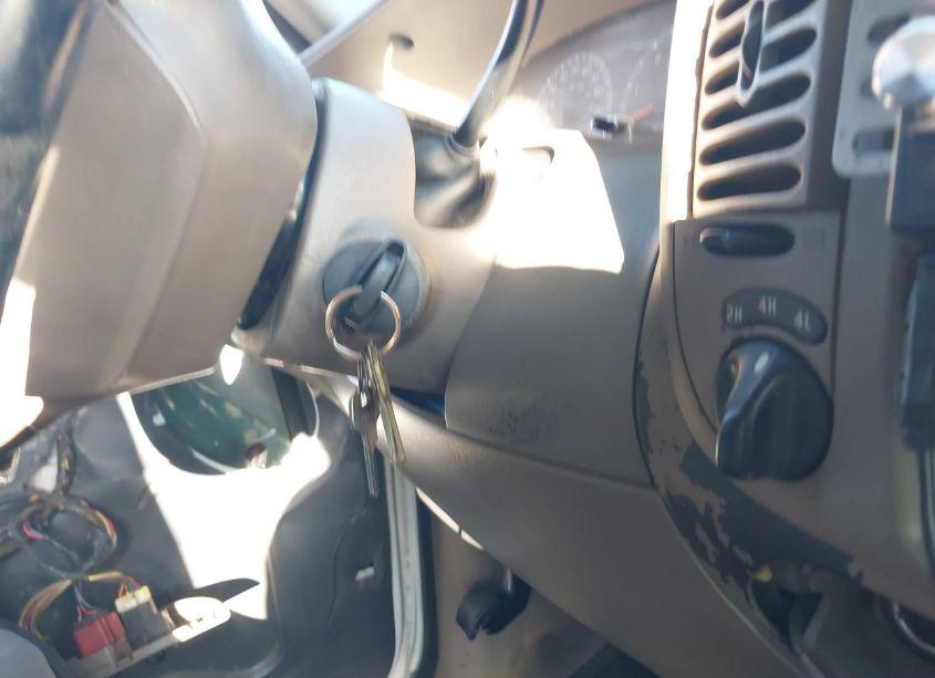 Photo 11 of 2002 Ford F-150 LARIAT/XLT (VIN 1FTRW08L62KA03738)