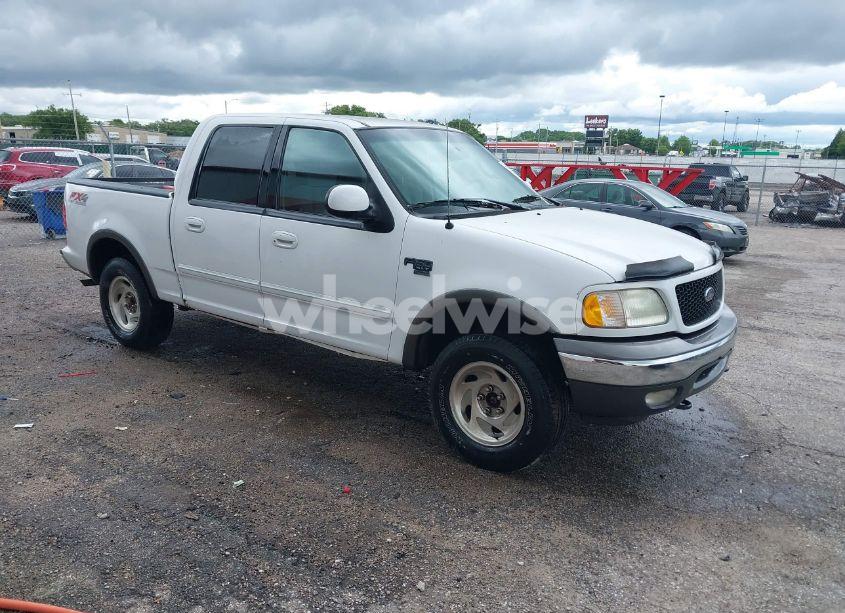 2002 Ford F-150 LARIAT/XLT (VIN 1FTRW08L62KC03843) main photo
