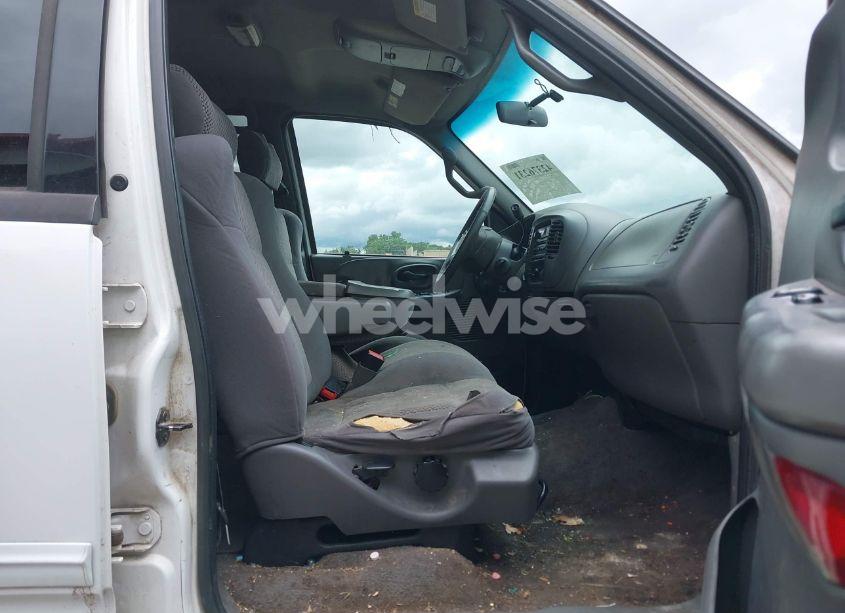 Photo 5 of 2002 Ford F-150 LARIAT/XLT (VIN 1FTRW08L62KC03843)