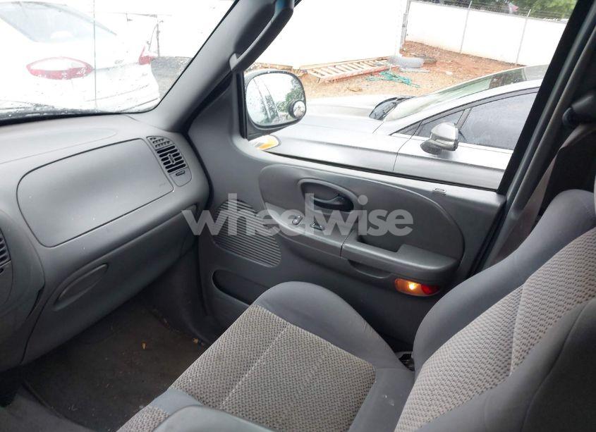 Photo 5 of 2002 Ford F-150 LARIAT/XLT (VIN 1FTRW08L62KC77375)