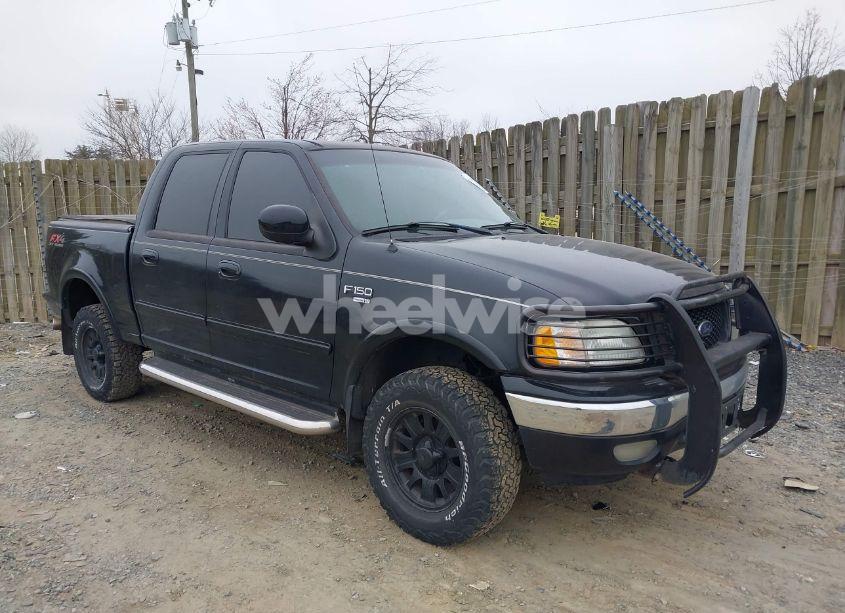 2002 Ford F-150 LARIAT/XLT (VIN 1FTRW08L62KD04574) main photo