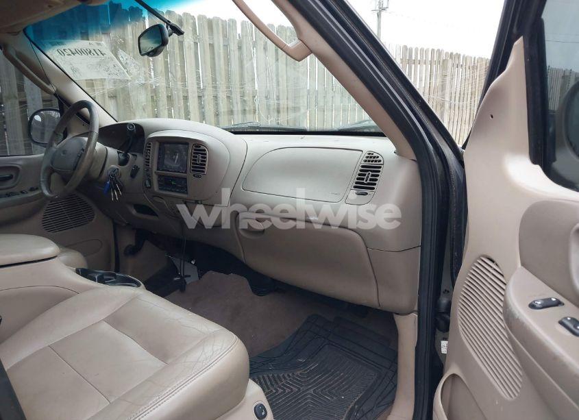 Photo 5 of 2002 Ford F-150 LARIAT/XLT (VIN 1FTRW08L62KD04574)