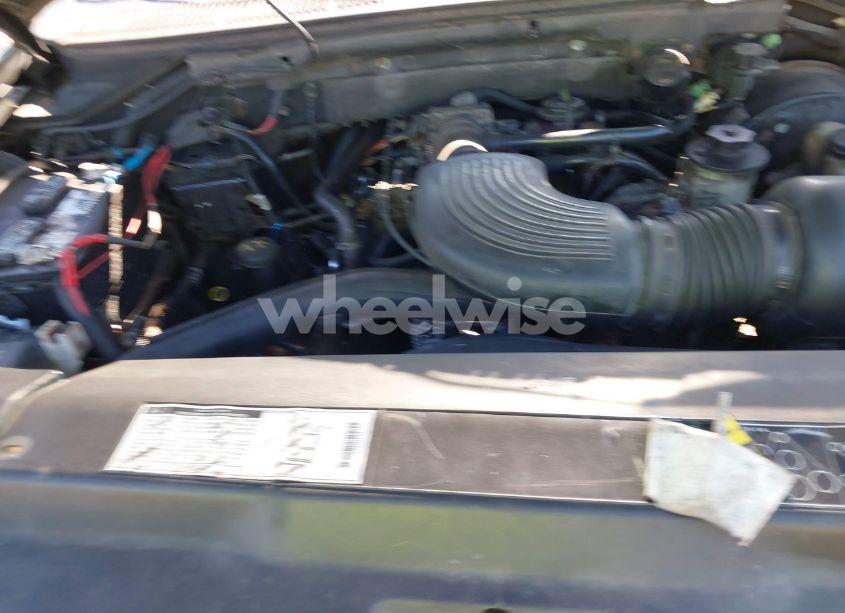 Photo 10 of 2002 Ford F-150 LARIAT/XLT (VIN 1FTRW08L72KA83129)