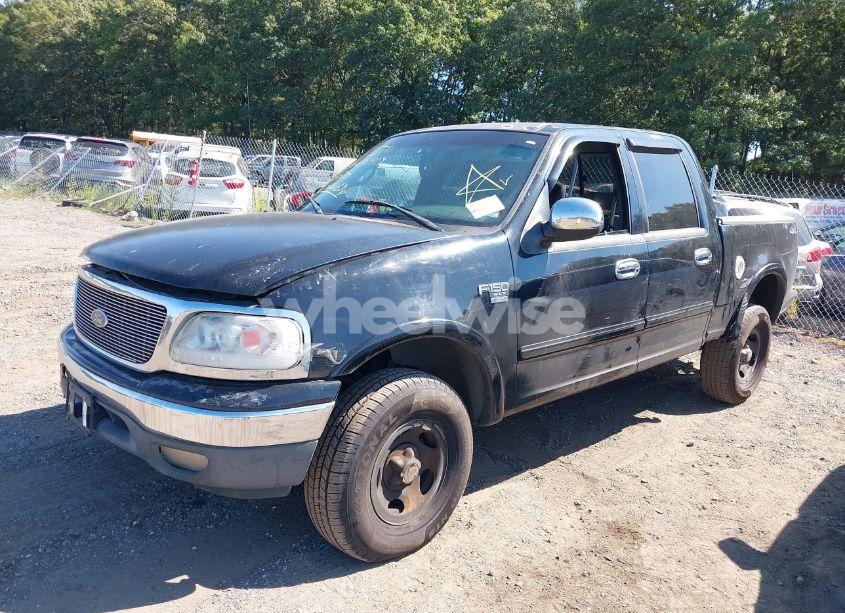 Photo 2 of 2002 Ford F-150 LARIAT/XLT (VIN 1FTRW08L72KA83129)