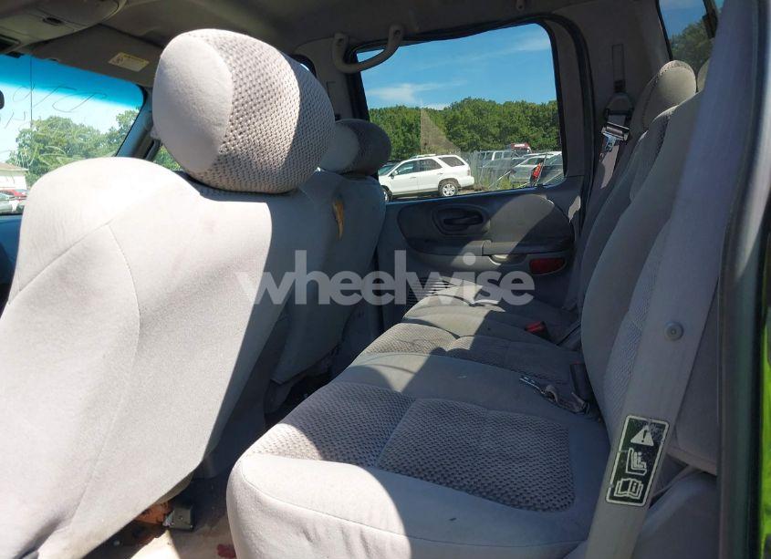 Photo 8 of 2002 Ford F-150 LARIAT/XLT (VIN 1FTRW08L72KA83129)