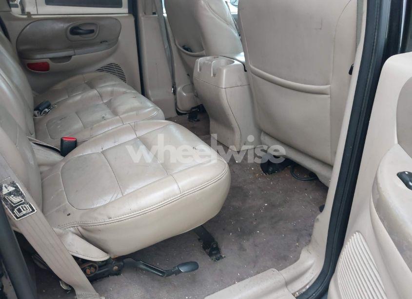 Photo 8 of 2002 Ford F-150 LARIAT/XLT (VIN 1FTRW08L72KD06933)