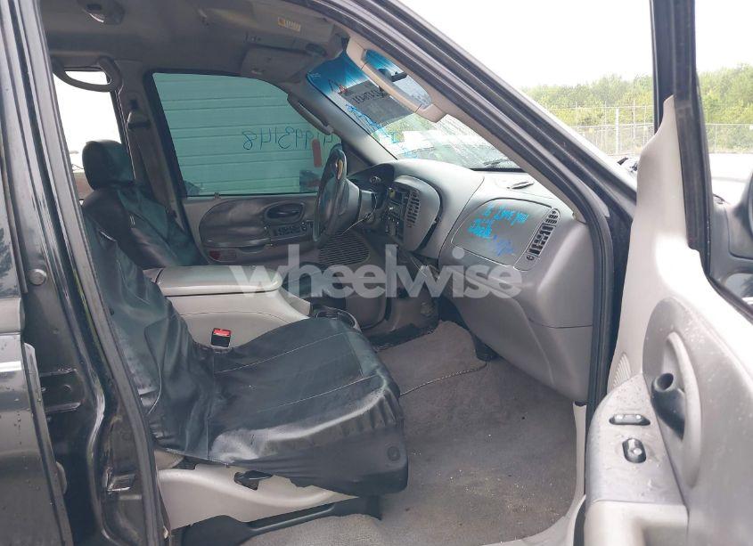 Photo 5 of 2002 Ford F-150 LARIAT/XLT (VIN 1FTRW08L72KD27457)