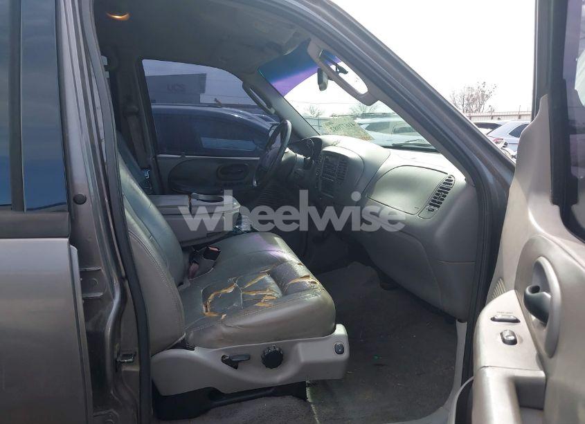 Photo 5 of 2002 Ford F-150 LARIAT/XLT (VIN 1FTRW08L82KC85249)