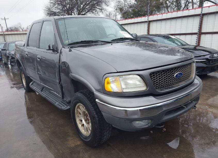 2003 Ford F-150 LARIAT/XLT (VIN 1FTRW08L83KB25728) main photo