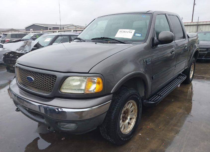 Photo 2 of 2003 Ford F-150 LARIAT/XLT (VIN 1FTRW08L83KB25728)